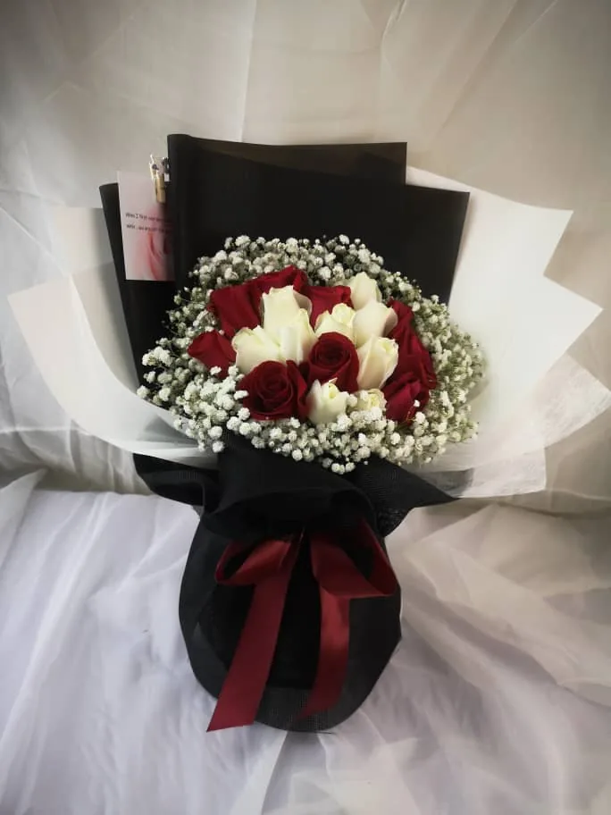 Kind Roses Bouquet – Elegant Red & White Roses | Florist in Kajang