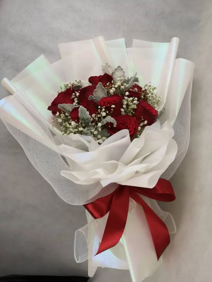 Perfect Red Roses Bouquet – 12 Red Roses | Florist in Kajang