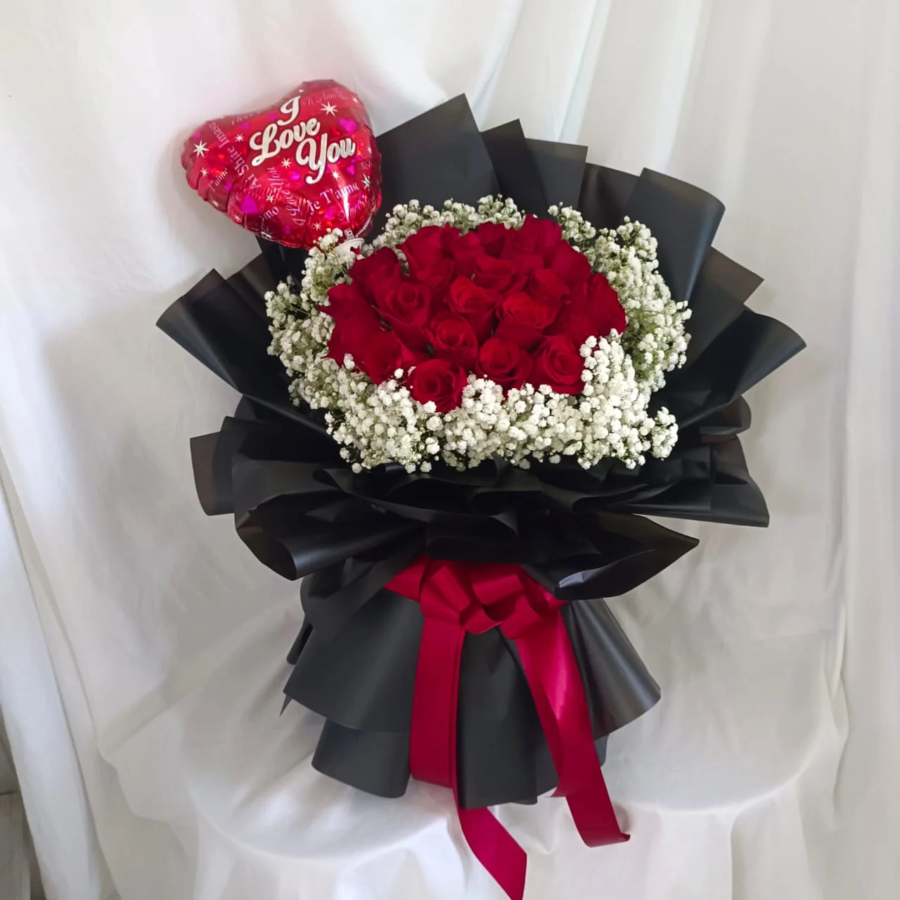 Red rose bouquet by Nieldelia