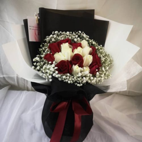 Kind Roses Bouquet – Elegant Red & White Roses | Florist in Kajang