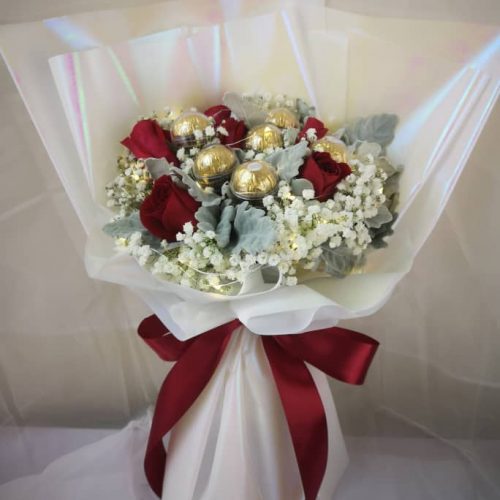 Moon Alice – Roses & Ferrero Bouquet with LED | Florist in Kajang