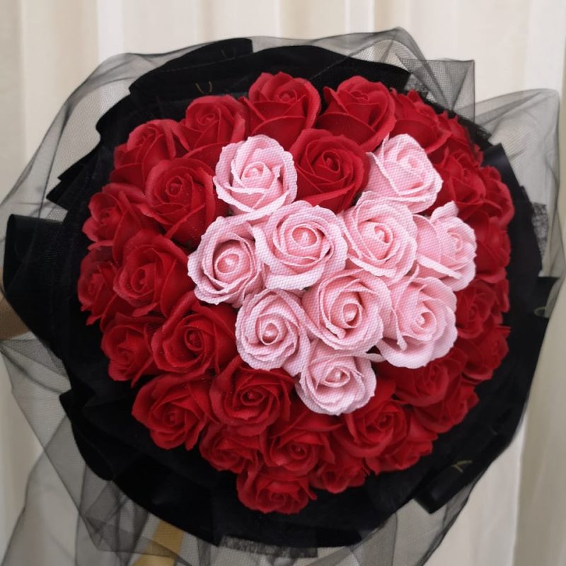 Pink Heart in The Middle – Soap Roses for Love & Romance | Florist in Kajang
