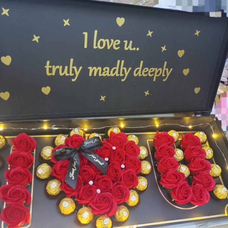 Valentine's Collection 2025 Deep Love Red Soap Roses with Ferrero