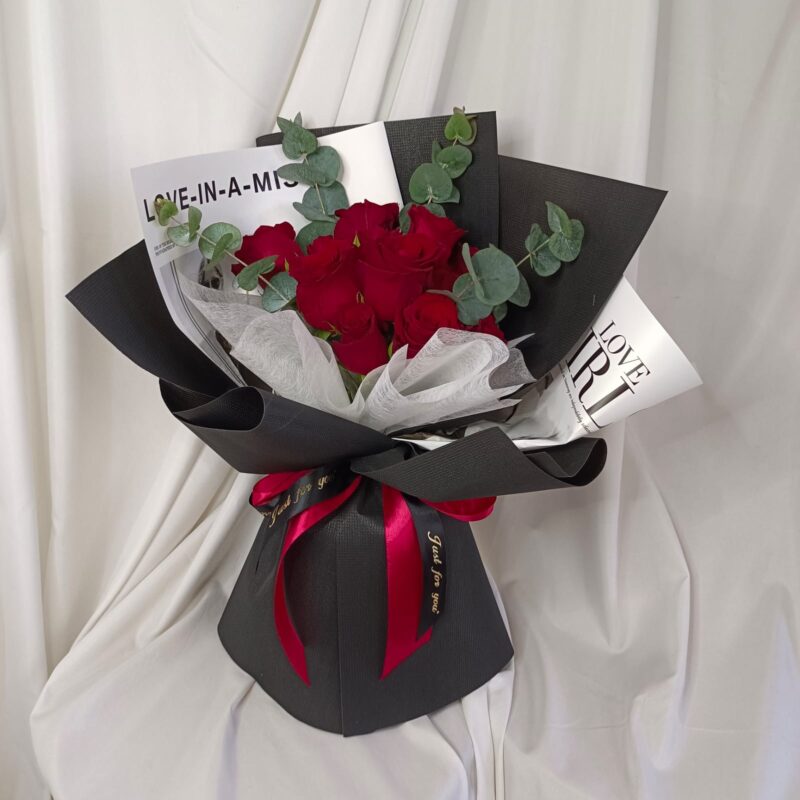 Classic Simple Bouquet – 12 Fresh Roses | Florist in Kajang